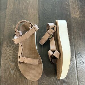 Teva midform flat form sandals